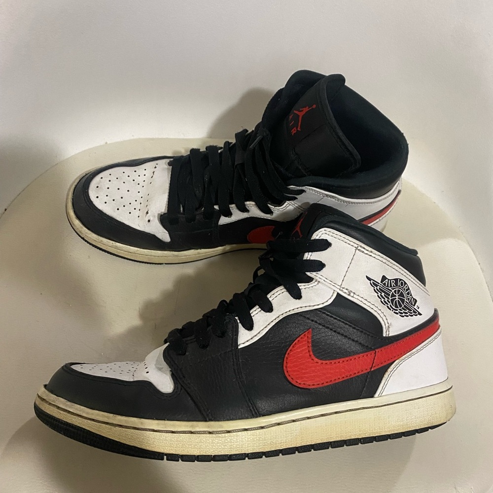 Nike Air Jordan 1 Mid Shoes Black White Chile Red